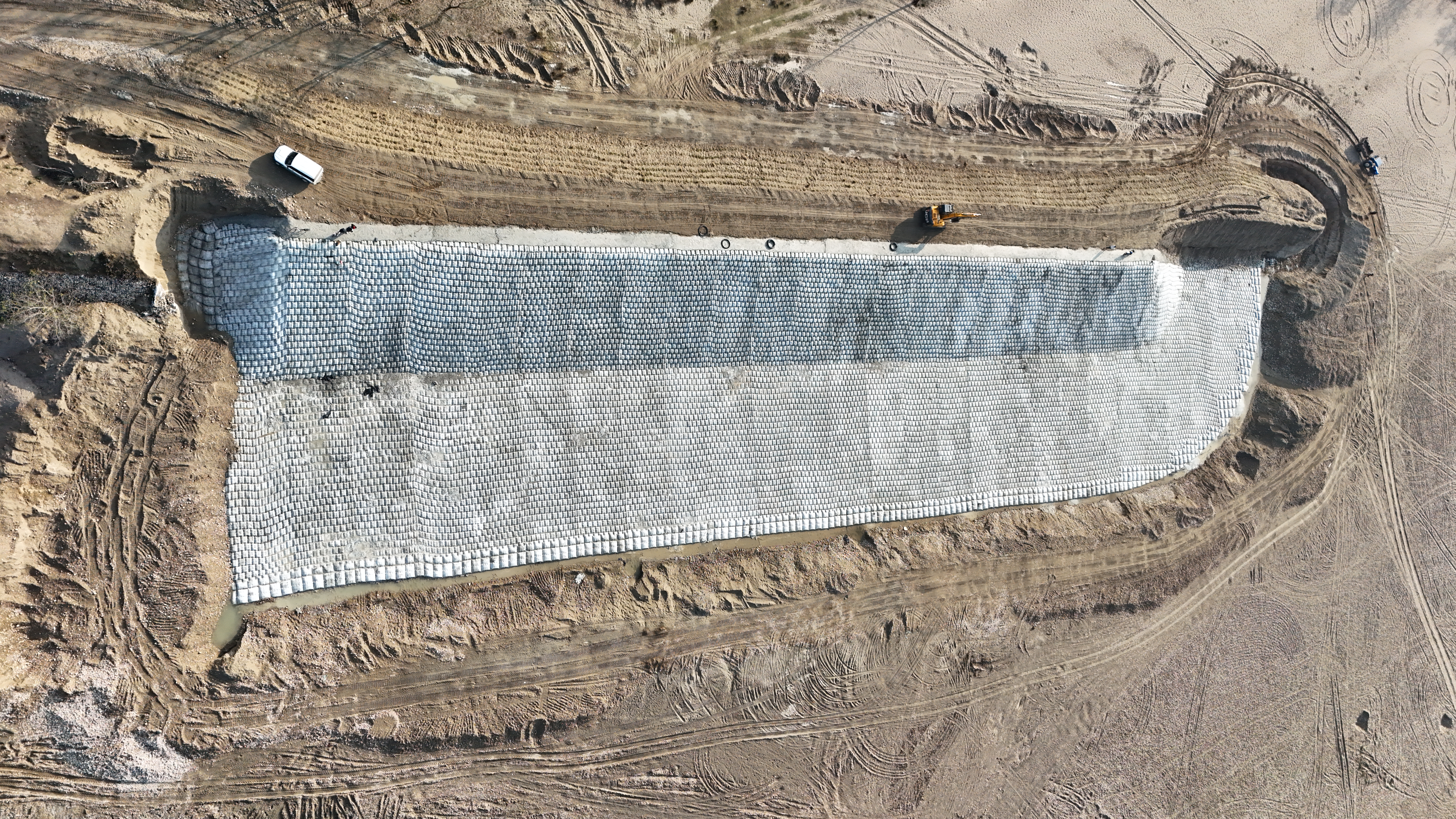 Command Area Protection Work using Innovative River Technology (Fabric Form Concrete) at Left Bank of Rapti River)